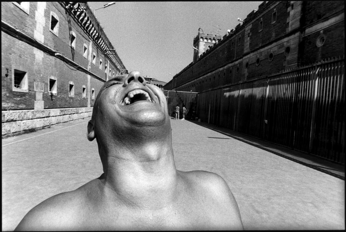 Leros / Alex Majoli　アレックス・マヨーリ Buy Leros by Alex Majoli online. – Setanta Books