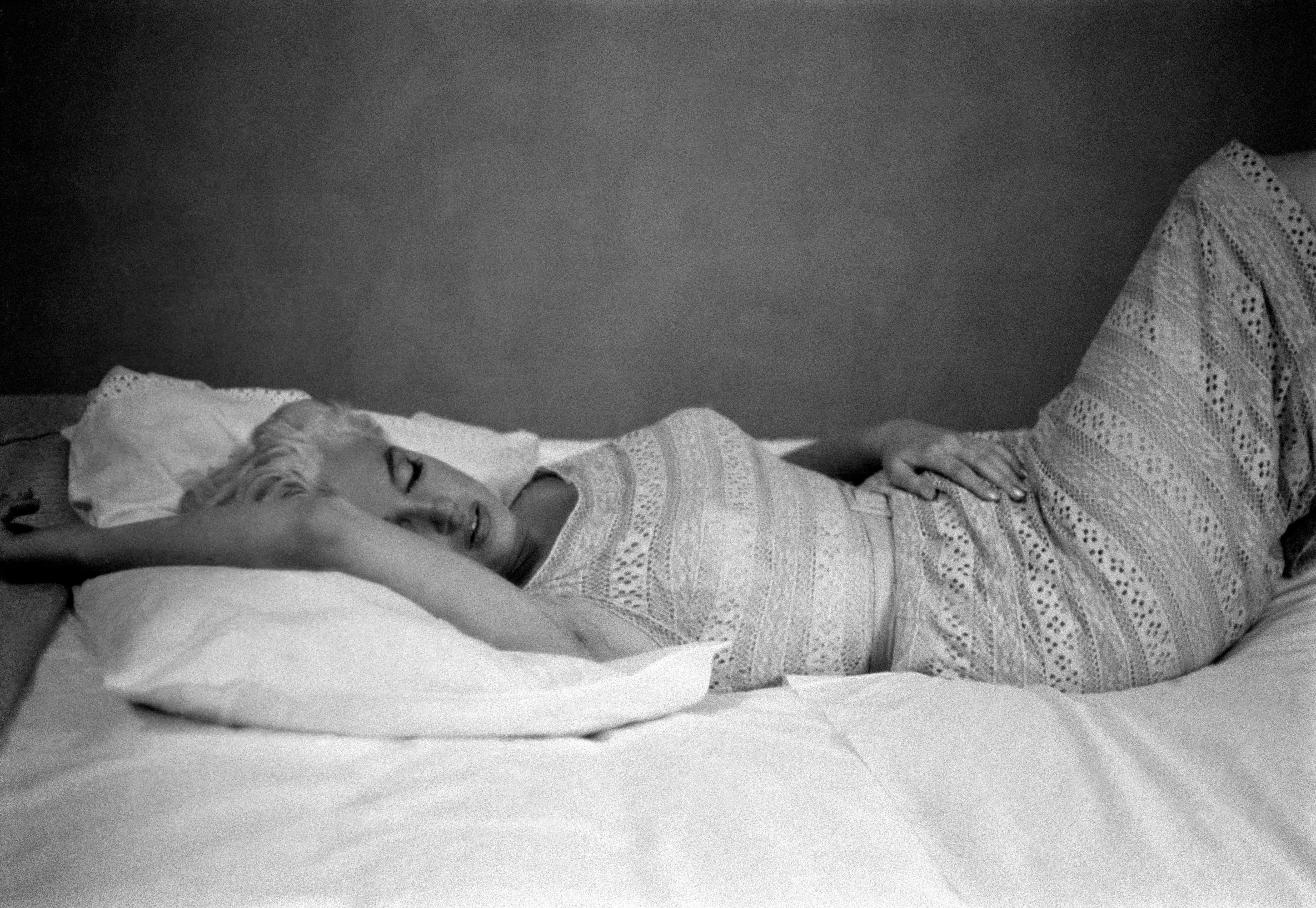 Fine Print: US actress Marilyn Monroe resting. Bement, Illinois, USA, 1955