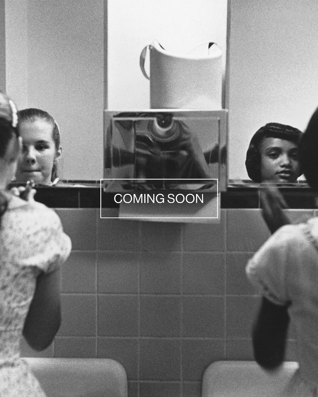 Magnum Square Print: Eve Arnold