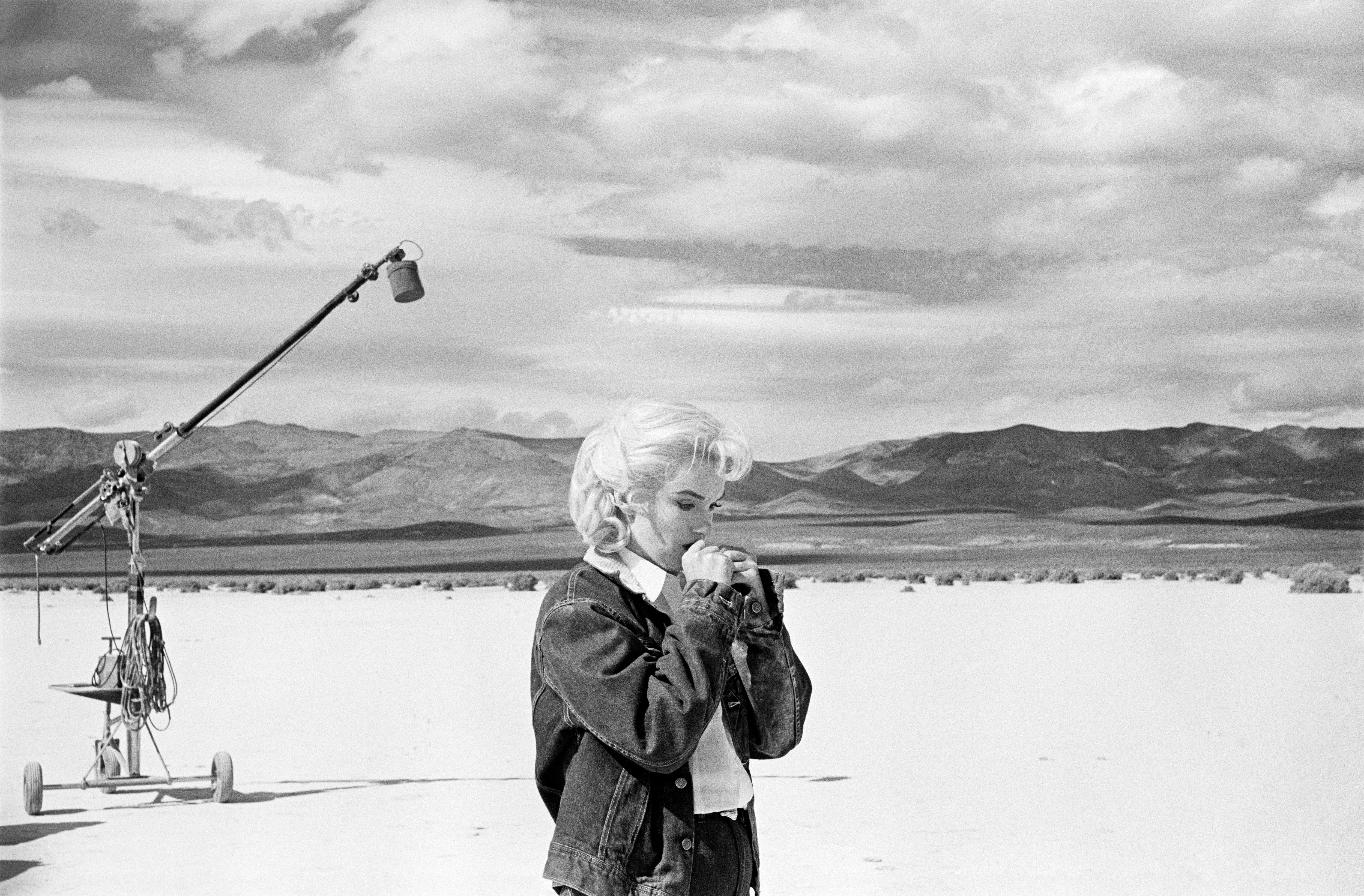 Fine Print: Marilyn Monroe on the Nevada desert going over her lines in the film 'the Misfits'. Nevada, USA, 1960