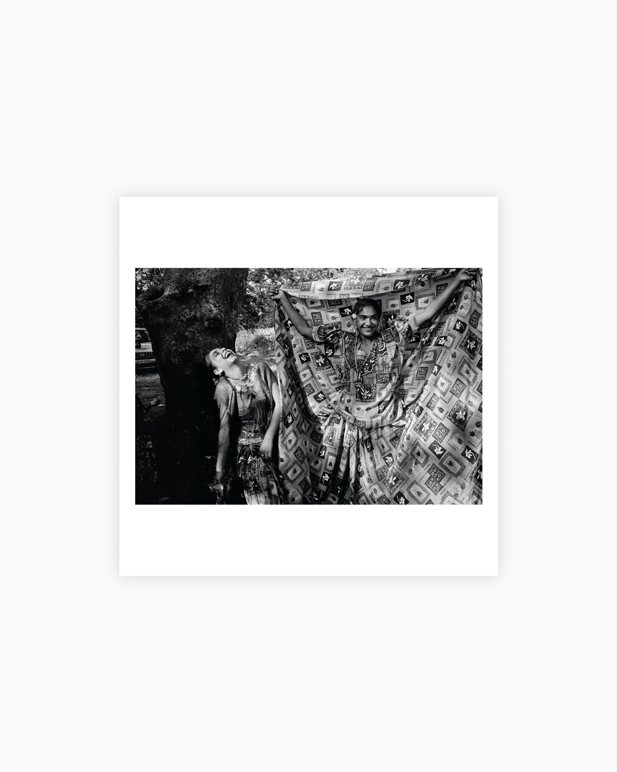 Magnum Square Print: Nikos Economopoulos