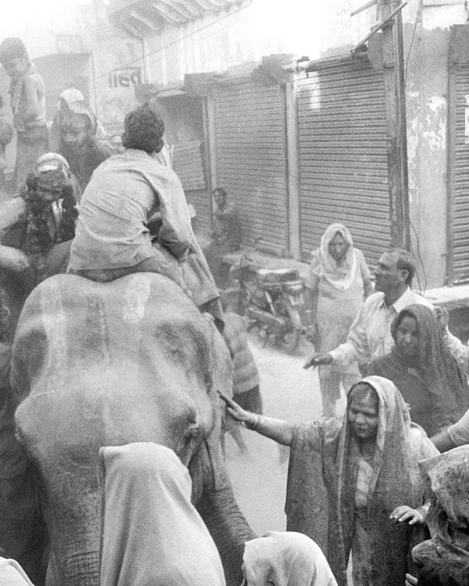 Magnum Square Print: Sohrab Hura