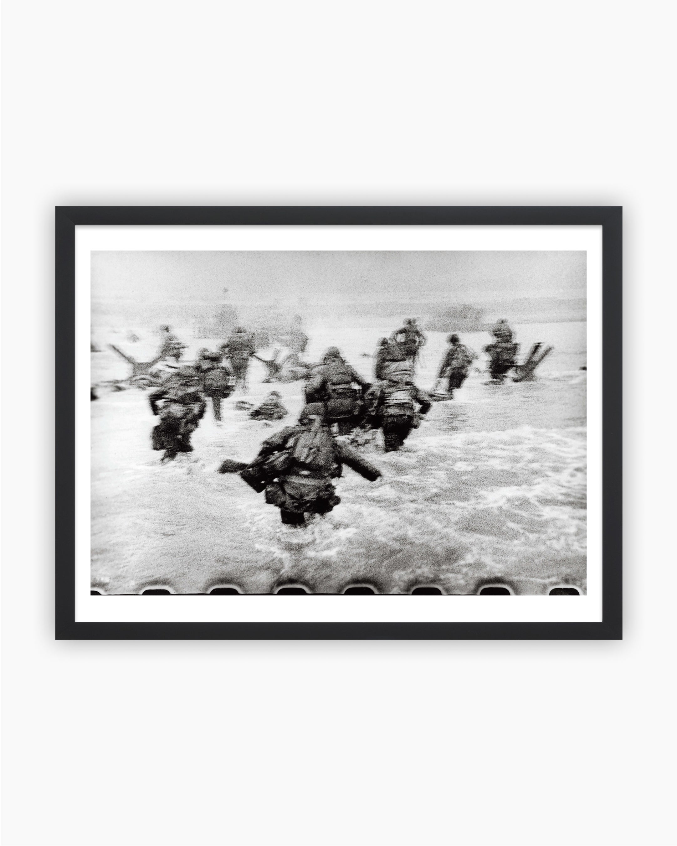 Magnum Editions Poster: US troops. Omaha Beach, France, 1944