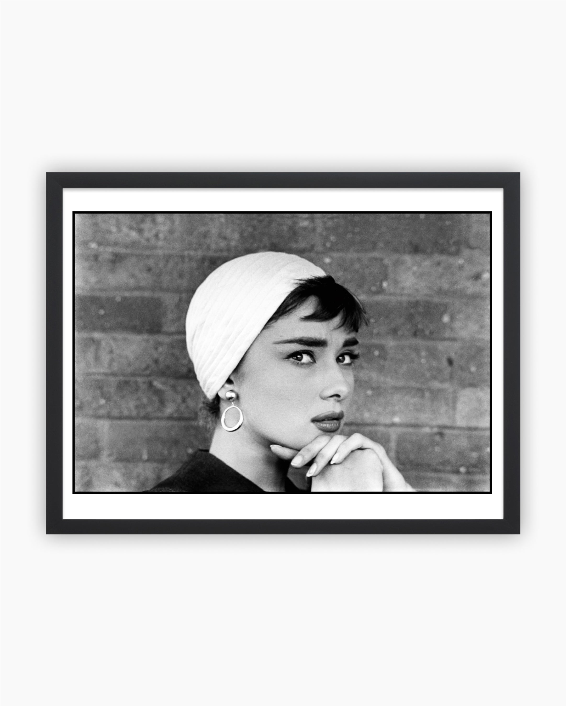 Magnum Editions Poster: Audrey Hepburn in New York, 1954