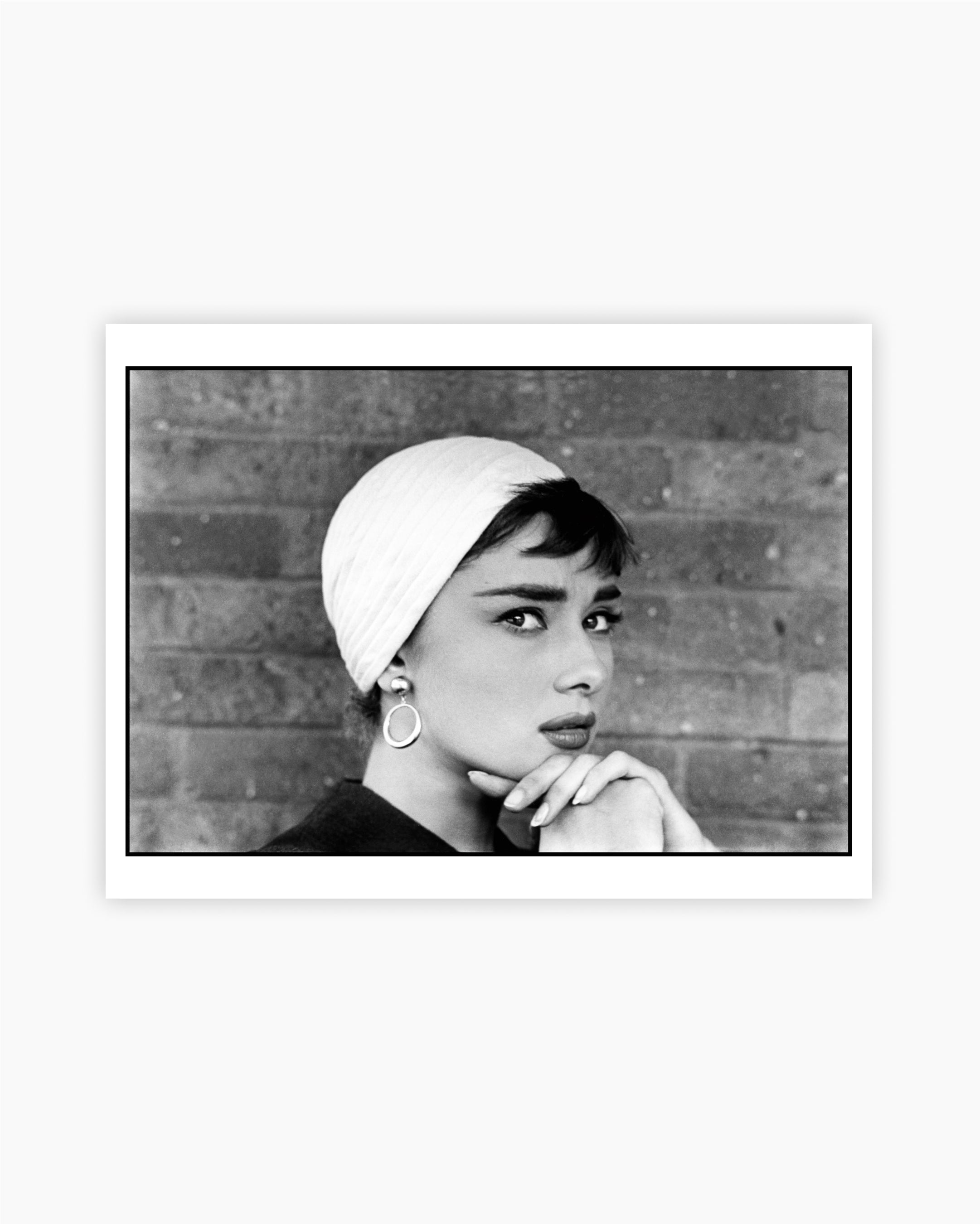 Magnum Editions Poster: Audrey Hepburn in New York, 1954