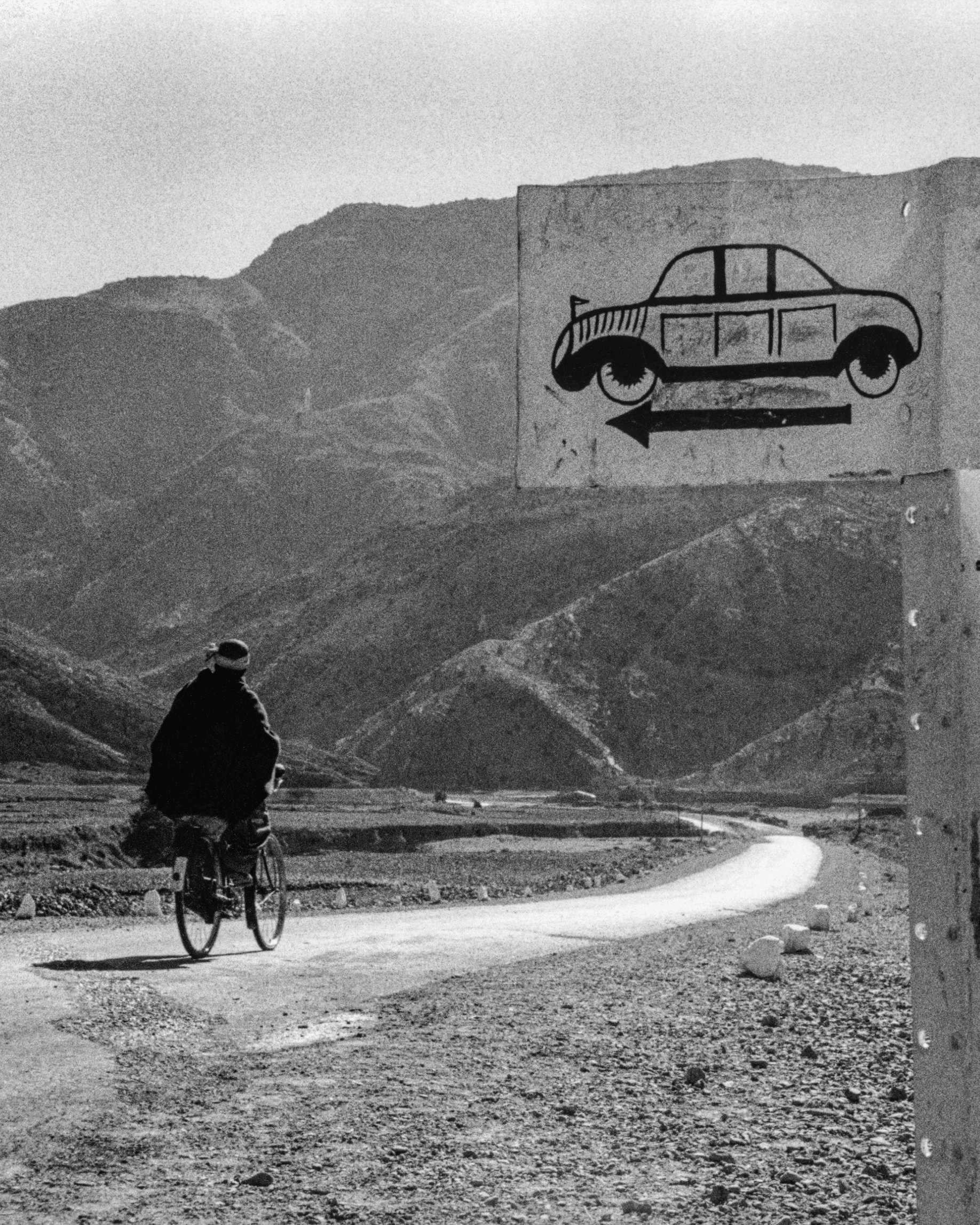 Magnum Square Print: Marc Riboud